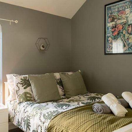 Vibrant City Centre Townhouse With Free Parking Rare Outdoor Patio Belfast Luaran gambar