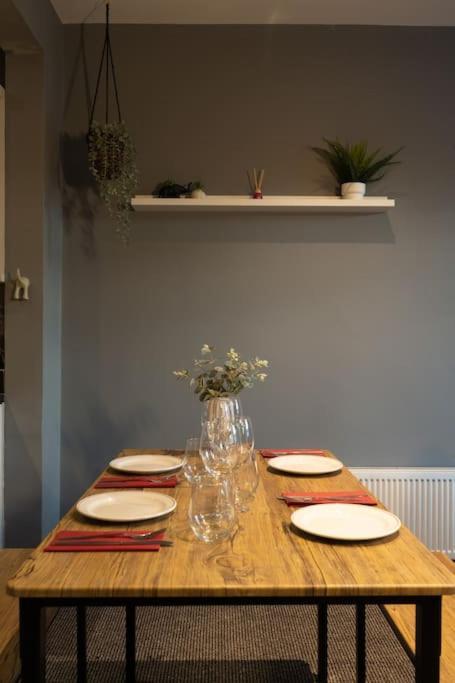 Vibrant City Centre Townhouse With Free Parking Rare Outdoor Patio Belfast Luaran gambar