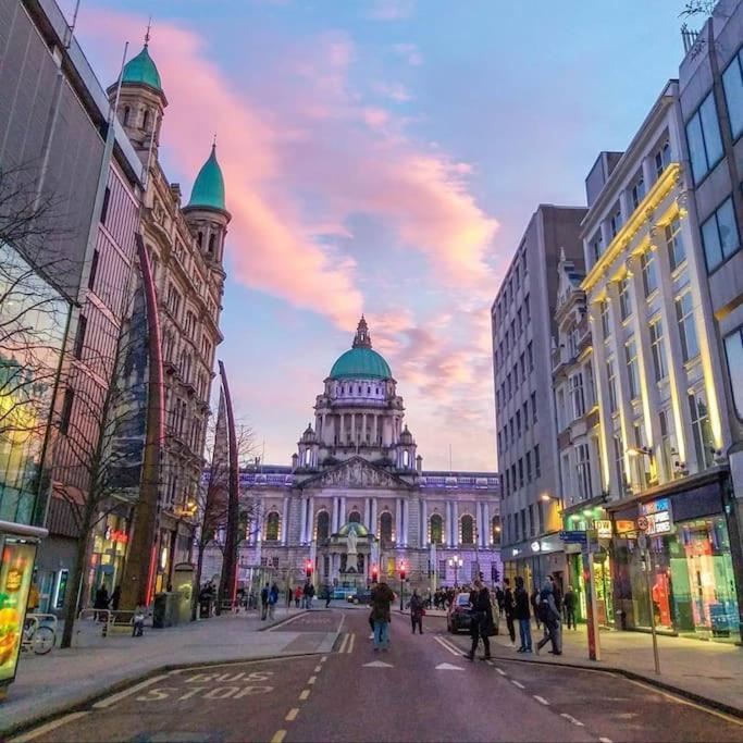 Vibrant City Centre Townhouse With Free Parking Rare Outdoor Patio Belfast Luaran gambar